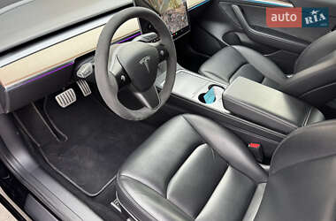 Седан Tesla Model 3 2021 в 