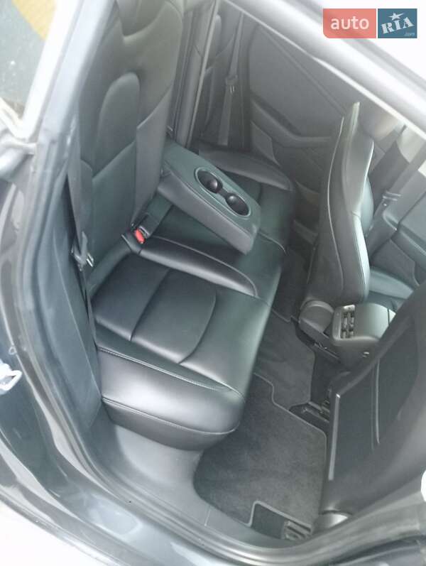 Седан Tesla Model 3 2021 в Шепетівці