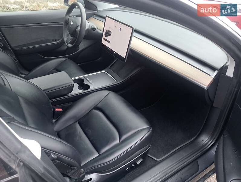 Седан Tesla Model 3 2021 в Шепетівці