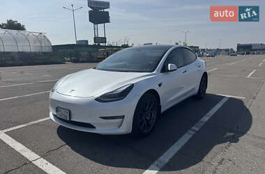 Седан Tesla Model 3 2021 в 