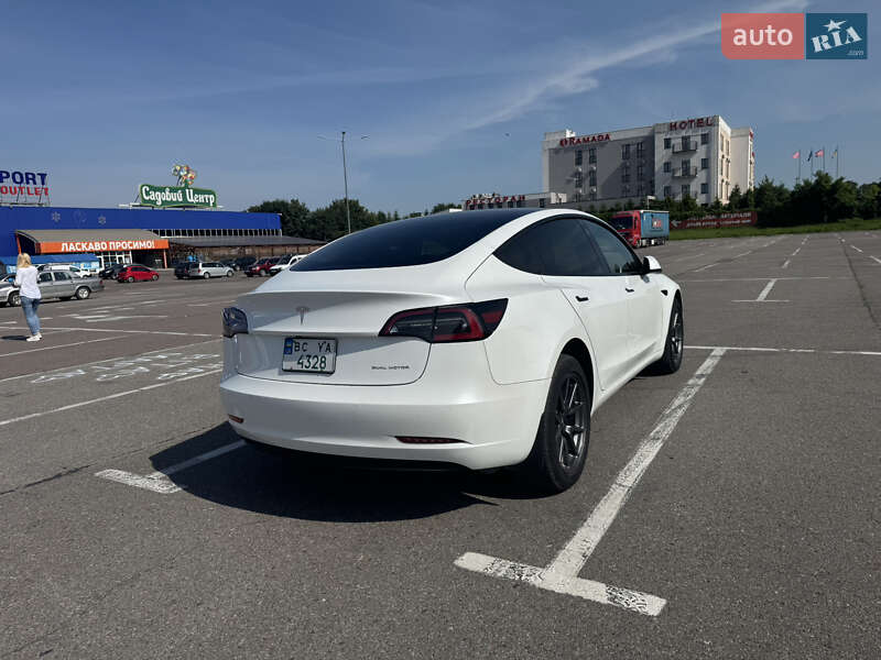 Седан Tesla Model 3 2021 в Львові