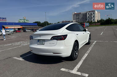 Седан Tesla Model 3 2021 в 