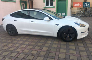 Седан Tesla Model 3 2023 в 