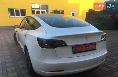 Седан Tesla Model 3 2023 в 