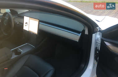 Седан Tesla Model 3 2023 в 
