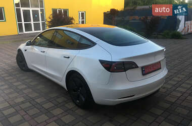 Седан Tesla Model 3 2023 в 