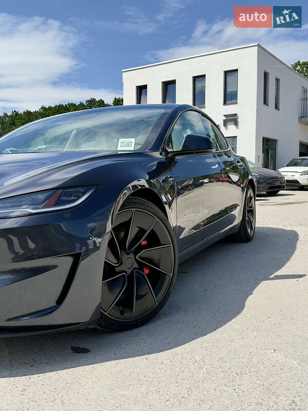 Седан Tesla Model 3 2024 в Виннице