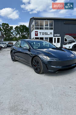Седан Tesla Model 3 2024 в 
