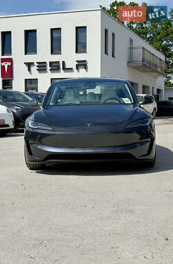 Седан Tesla Model 3 2024 в 