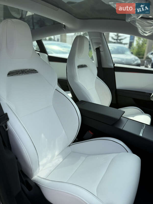 Седан Tesla Model 3 2024 в Виннице