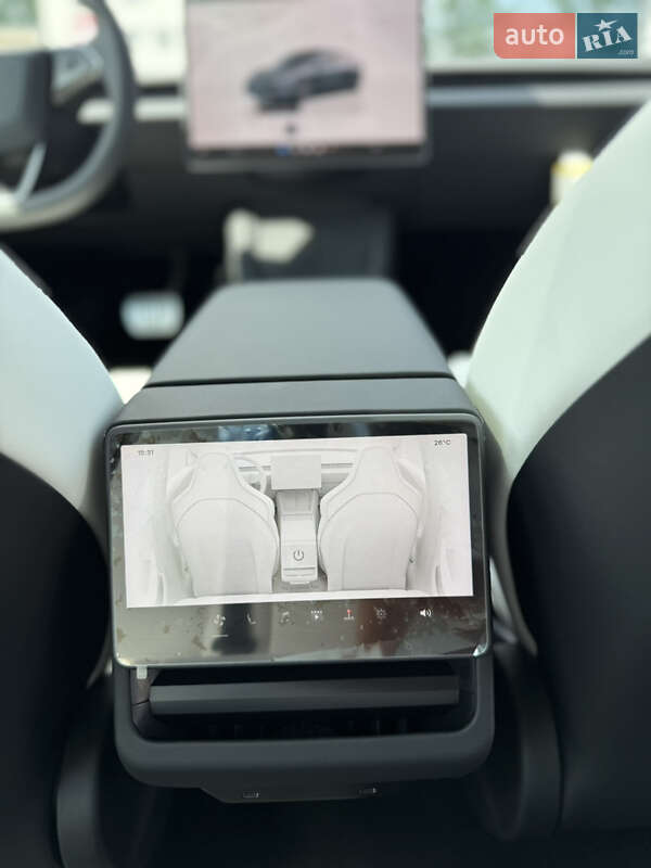 Седан Tesla Model 3 2024 в Виннице