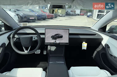 Седан Tesla Model 3 2024 в 