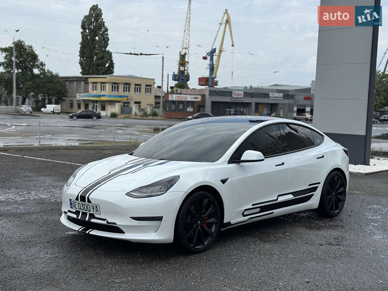 Седан Tesla Model 3 2019 в 