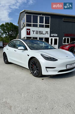 Седан Tesla Model 3 2022 в 
