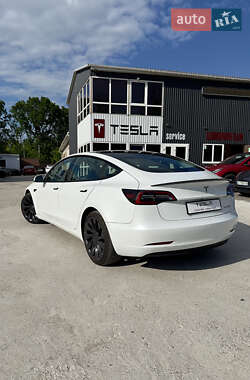 Седан Tesla Model 3 2022 в 