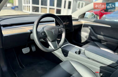 Седан Tesla Model 3 2022 в 