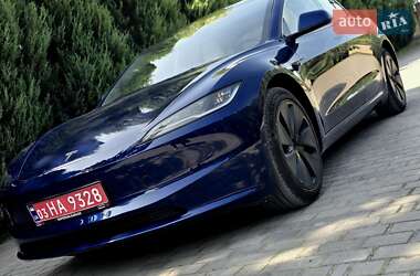 Седан Tesla Model 3 2024 в 