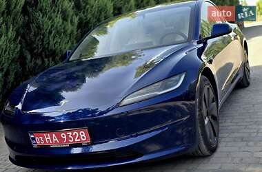 Седан Tesla Model 3 2024 в 