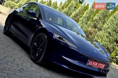 Седан Tesla Model 3 2024 в 