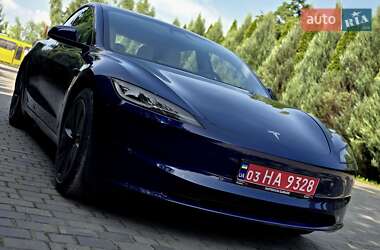 Седан Tesla Model 3 2024 в 