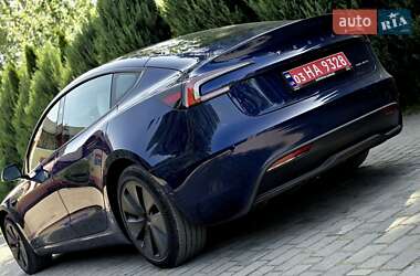 Седан Tesla Model 3 2024 в 