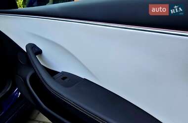 Седан Tesla Model 3 2024 в 