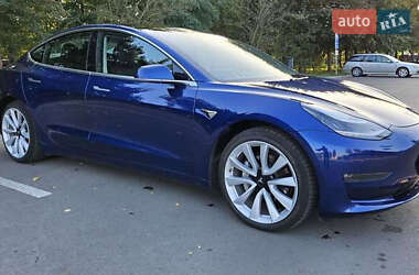 Седан Tesla Model 3 2020 в 