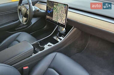 Седан Tesla Model 3 2020 в 