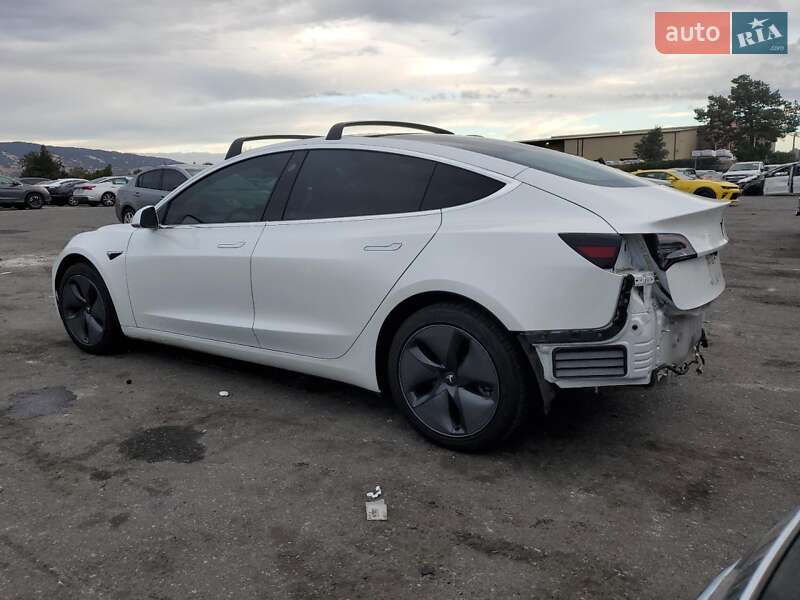 Седан Tesla Model 3 2020 в Львове