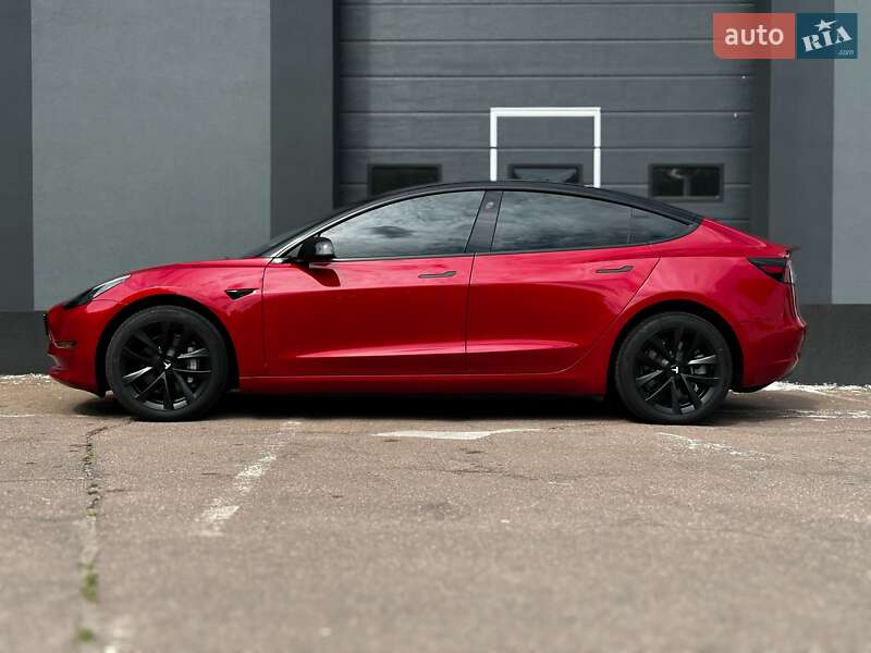 Седан Tesla Model 3 2023 в Києві