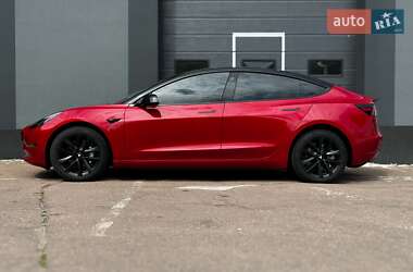 Седан Tesla Model 3 2023 в 