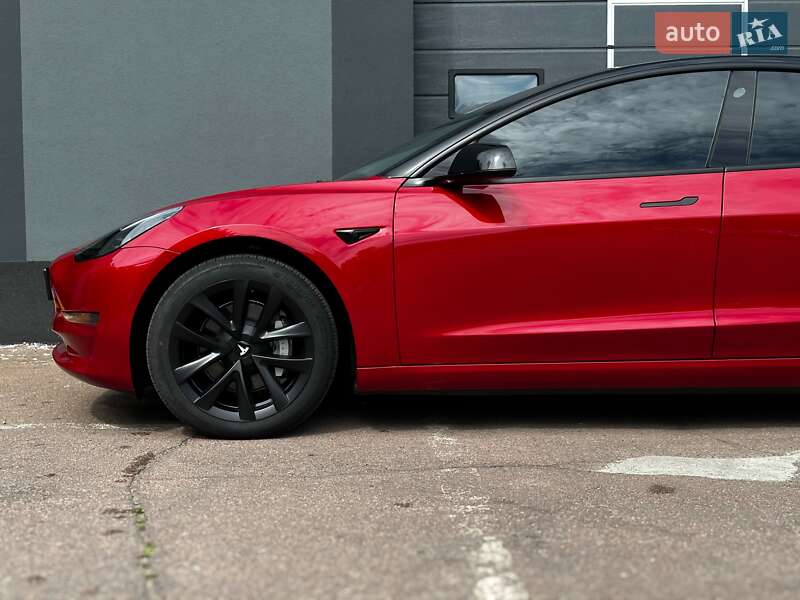 Седан Tesla Model 3 2023 в Києві