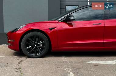 Седан Tesla Model 3 2023 в 
