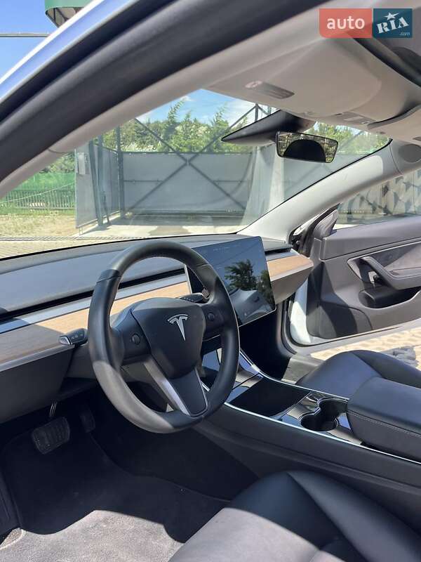 Седан Tesla Model 3 2018 в Києві