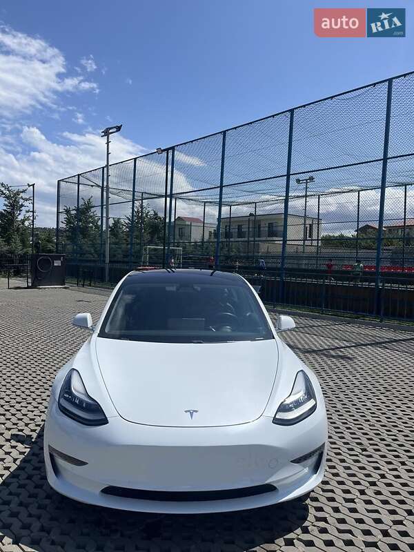 Седан Tesla Model 3 2018 в Києві