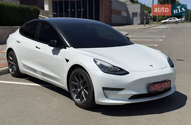 Седан Tesla Model 3 2021 в 