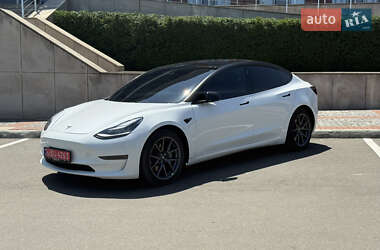 Седан Tesla Model 3 2021 в 