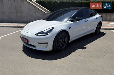 Седан Tesla Model 3 2021 в 