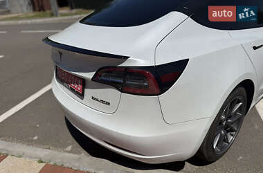 Седан Tesla Model 3 2021 в 