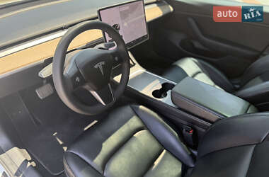 Седан Tesla Model 3 2021 в 