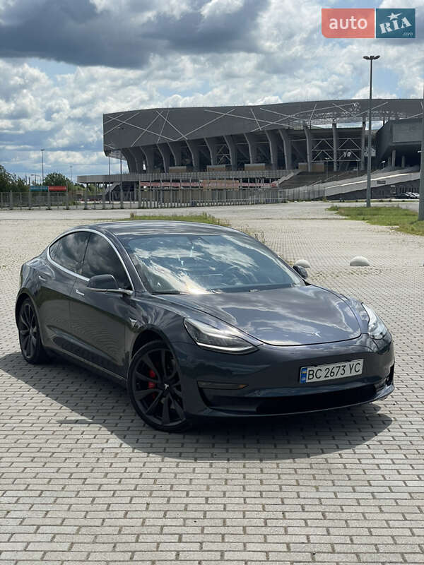 Седан Tesla Model 3 2020 в 