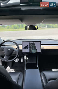 Седан Tesla Model 3 2020 в 