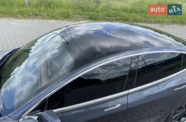 Седан Tesla Model 3 2020 в 