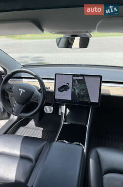 Седан Tesla Model 3 2020 в 