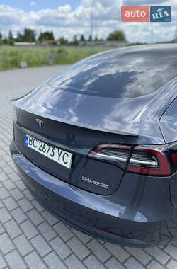 Седан Tesla Model 3 2020 в 