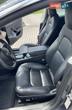 Седан Tesla Model 3 2020 в 