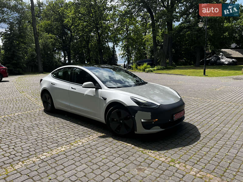Седан Tesla Model 3 2021 в 