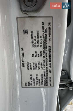 Седан Tesla Model 3 2021 в 
