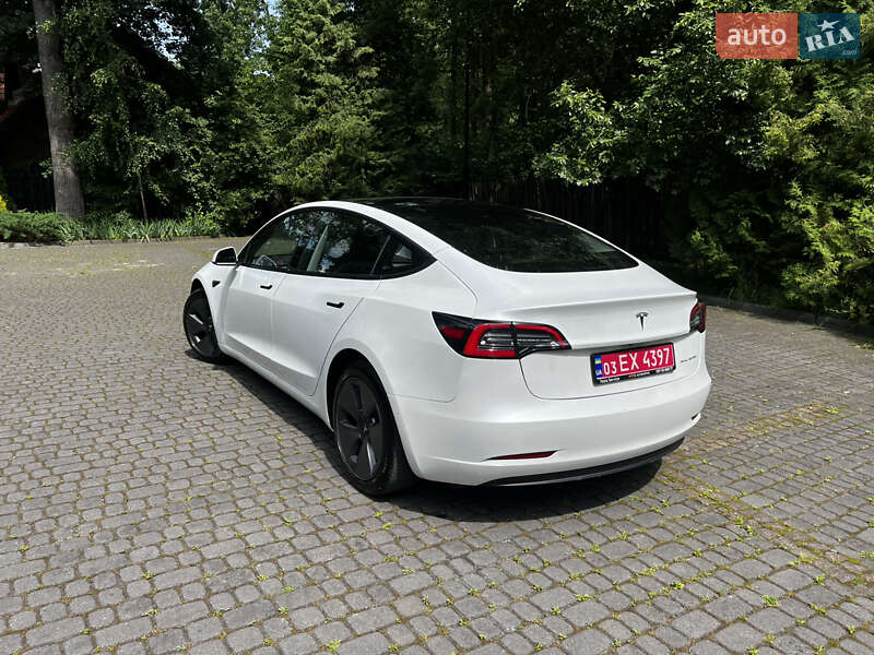 Седан Tesla Model 3 2021 в 