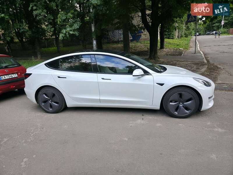 Седан Tesla Model 3 2020 в 